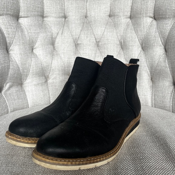 Kelly & Katie black booties - Picture 4 of 4